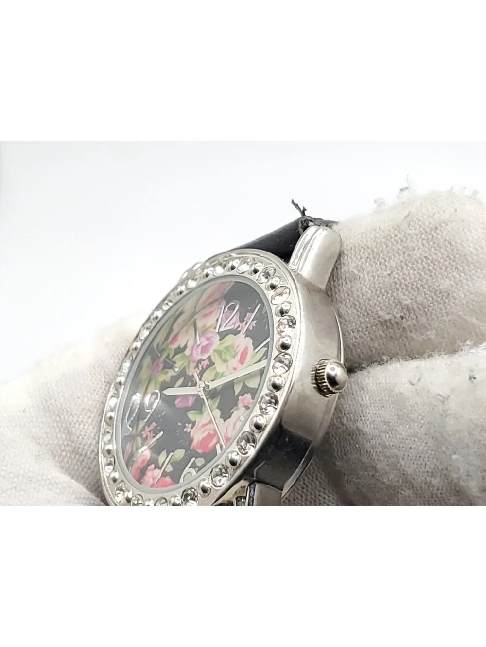 Flower Quartz Watch Womens New Battery Black Band 32mm